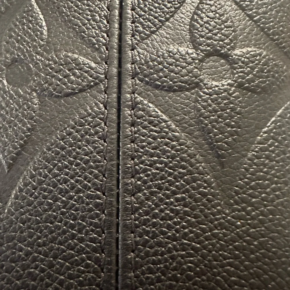 Authentic Louis Vuitton Monogram Empreinte onyx bag.  Gently used for one month🩷 - Picture 14 of 16